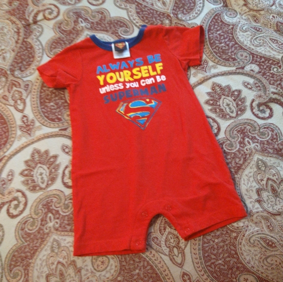 6-12 months baby boys Superman onesie - Picture 2 of 9